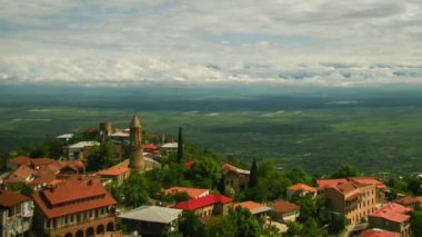 Sighnaghi, Georgia. Manzara şehrin bir görünümünü yukarıda. Zaman atlamalı