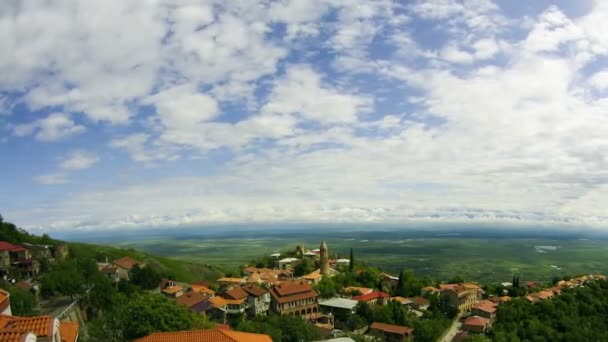 Sighnaghi, Грузія. Панорамний вид на міський пейзаж. Timelapse — стокове відео