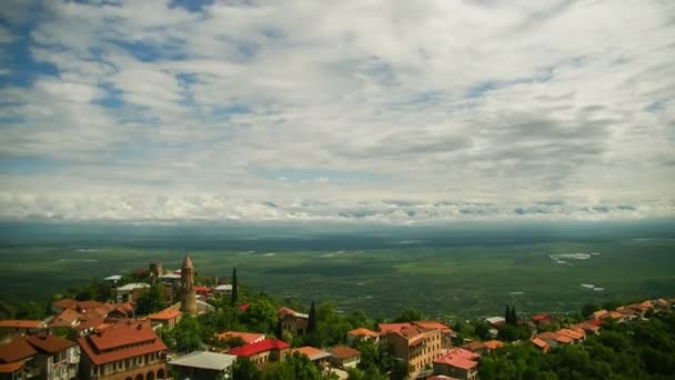 Sighnaghi, Georgia. Vista panorâmica sobre a paisagem da cidade. Prazo de validade — Vídeo de Stock