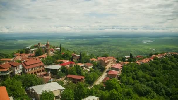 Sighnagi (Georgia). Panoramisch zicht op de stad landschap. Time-lapse — Stockvideo