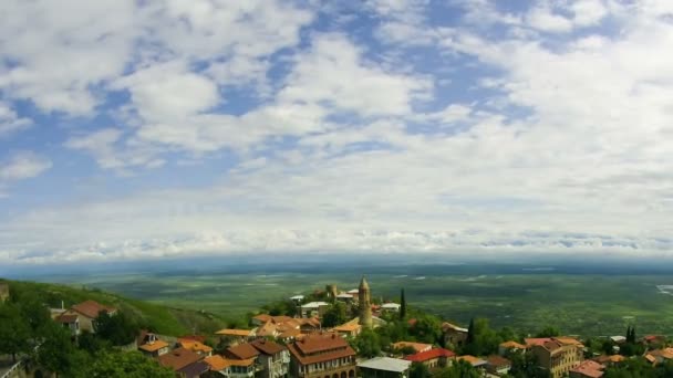 Panoramablick auf die Stadtlandschaft von Sighnaghi, Georgien. Zeitraffer — Stockvideo