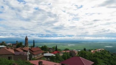 Sighnaghi, Georgia. Panoramik şehir manzara. Timelapse