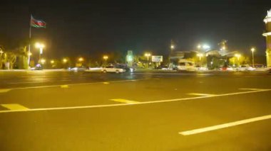 Gece trafik araba şehir içinde. Zaman atlamalı