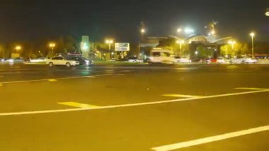 Gece trafik araba şehir içinde. Zaman atlamalı