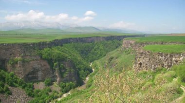 Manzaralı Kanyon, Gorge, akış ve Ermenistan dağlar.