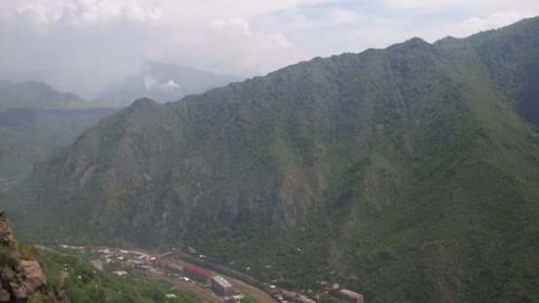 Ландшафти гір, у центрі Вірменії. Вид зверху. Гірські річки і Serpentine — стокове відео