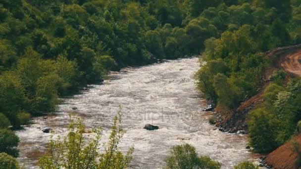 Paisagens de Montanhas na Armênia. O rio Montanha — Vídeo de Stock
