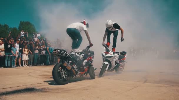 Stunt Moto Show. Moto Trick. Extreme Motorsports. Desfile de Motociclistas e Show. Movimento lento — Vídeo de Stock