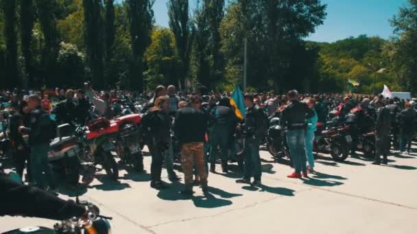 Wiele motocykli jeździć na rowerze festiwalu — Wideo stockowe