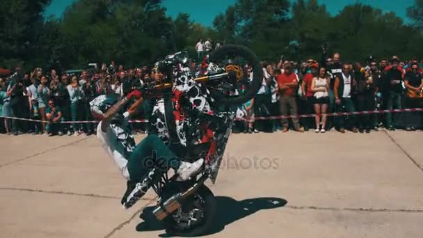 Stunt Moto Show. Extreme Motorsports. Bikers parade dan menunjukkan — Stok Video