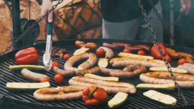 Izgarada et ve sebze pişirmek