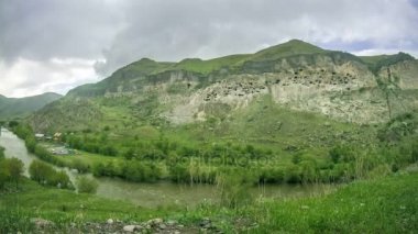 Vardzia, Georgia. Kayanın içindeki bir antik kent. Zaman atlamalı