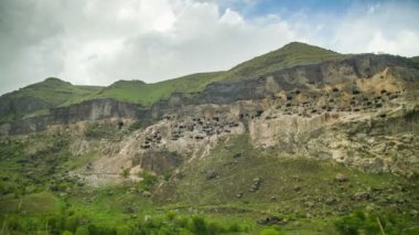 Vardzia, Georgia. Kayanın içindeki bir antik kent. Zaman atlamalı