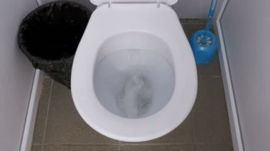 Tuvalet sifonu çektim yukarıdan aşağıya görünümü