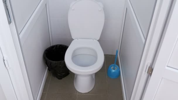 Umumi tuvalet içinde kamera hamle — Stok video