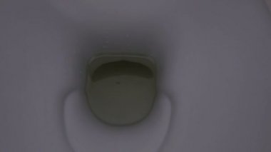 Umumi tuvalet dışında kamera hamle