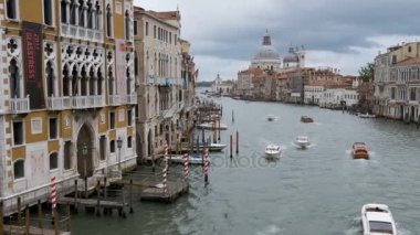Venedik İtalya Grand Canal ulaşım yolları, köprü görünümü.