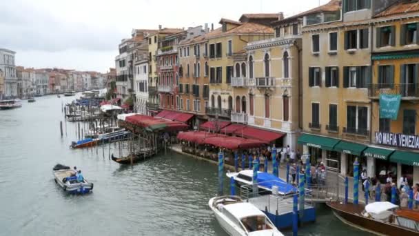 Venice Italy Grand Canal Transport Routes, View from the Rialto Bridge. — Stock Video