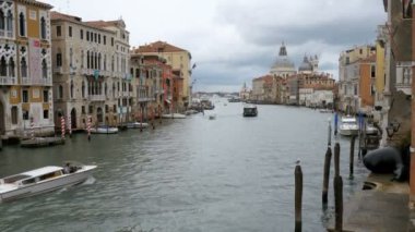 Venedik İtalya Grand Canal ulaşım yolları, köprü görünümü.