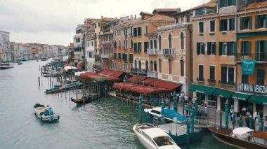 Grand Canal. Rialto Köprüsü görünümden. Venedik İtalya.