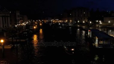 Grand Canal Venedik, köprüden gece görünümü