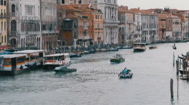 Grand Canal. Rialto Köprüsü görünümden. Venedik İtalya.