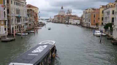 Venedik İtalya Grand Canal ulaşım yolları, köprü görünümü.