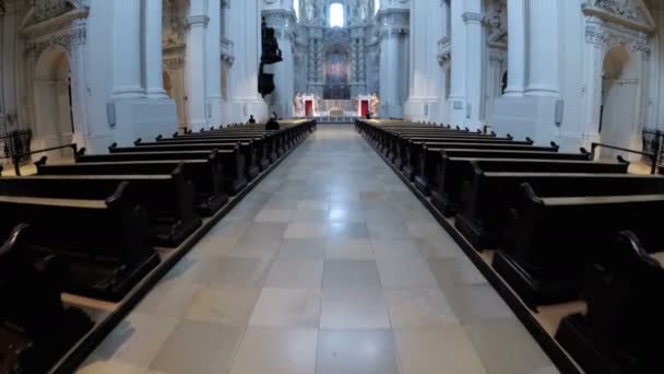 Belső tér, a híres St. Michaels templom, München, Németország — Stock videók
