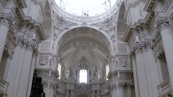 Interior da famosa Igreja de St. Michaels em Munique, Alemanha — Vídeo de Stock