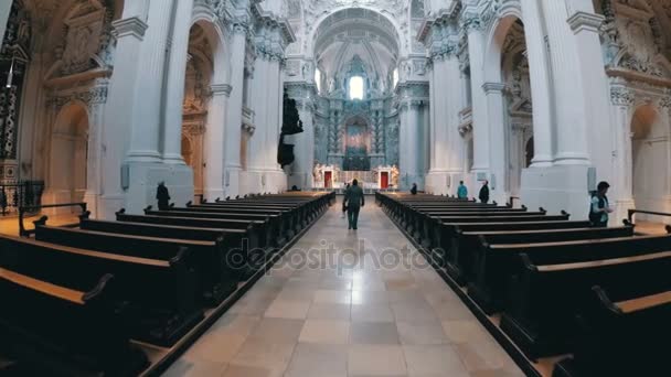 Εσωτερικό του την περίφημη εκκλησία St. Michaels στο Μόναχο, Γερμανία — Αρχείο Βίντεο