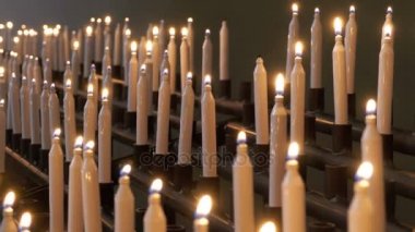 Hıristiyan Kilisesi birçok yanan mumlar