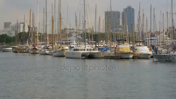 Parked Ships, Boats, Yachts in Rambla del Mar Port of Barcelona,スペイン. — ストック動画