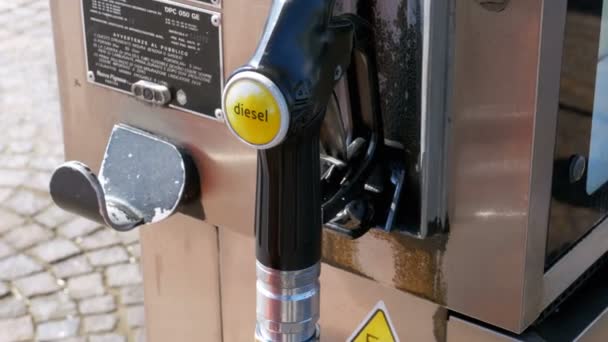 Benzin oder Tankstelle mit Zapfpistole. Tankstelle. Tankstelle — Stockvideo