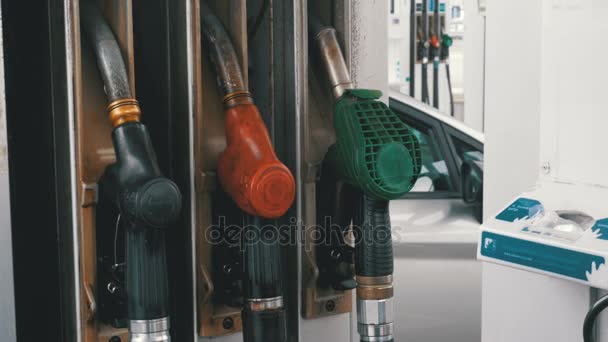 旧汽油或汽油站气体燃油泵喷嘴。加油站。加油站 — 图库视频影像