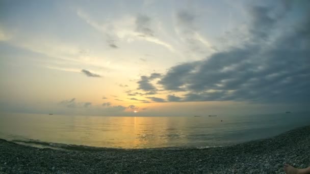 海に沈む夕日。タイムラプス — ストック動画