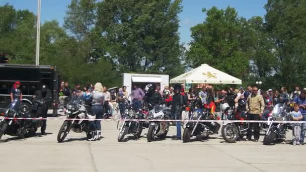 Мотоциклы на фестивале — стоковое видео