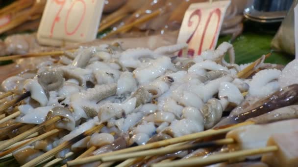 National Asian Exotic Seafood on a Stick in the Showcase of the street night market Jomtien. Pattaya, Thailand — Stock Video