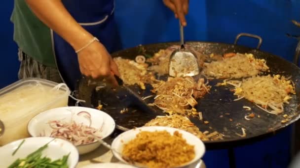 Asian Street food. Seafood, Rice noodles with egg cooking on a large frying pan. Slow Motion. Thailand — Stock Video