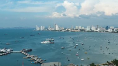 Panoramik manzaralı Pattaya City Beach adlı Pratumnak bakış açısı. Timelapse. Tayland, Pattaya, Asya