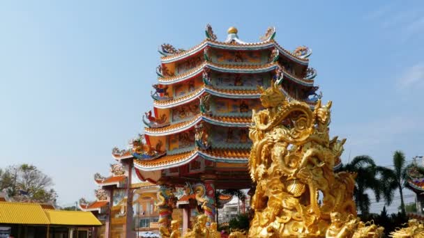 Architectuur van de Chinese Bangsaen van de tempel in Thailand. Uiterlijk — Stockvideo