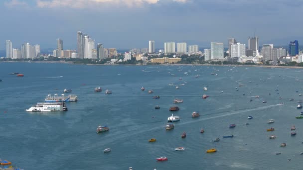 Вид сверху на корабли и лодки в Сиамском заливе. Паттайя. Таиланд — стоковое видео