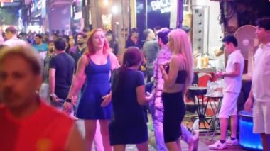 Fahişe Street Pattaya yürüyüş üzerinde kırmızı ışık bölge var. Tayland. Gece hayatı ve cinsel eğlenceleri