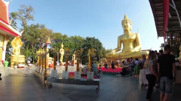 Tempel van grote gouden Boeddha, Pattaya. Thailand — Stockvideo