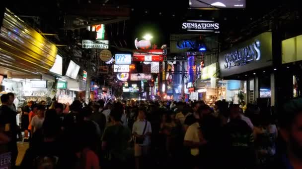 Słynnej Walking Street w Pattaya w nocy. Tajlandia. — Wideo stockowe