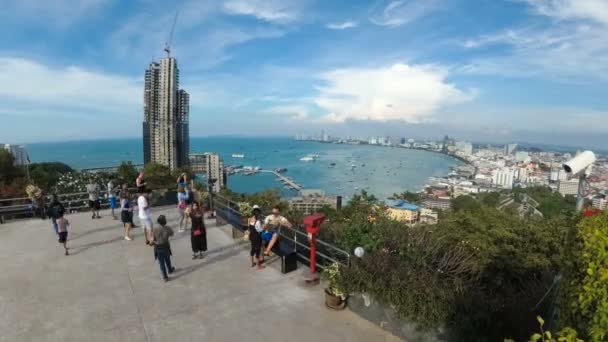 Vista panorâmica do Miradouro à praia da cidade de Pattaya em Pratumnak. Time Lapse. Tailândia, Pattaya — Vídeo de Stock