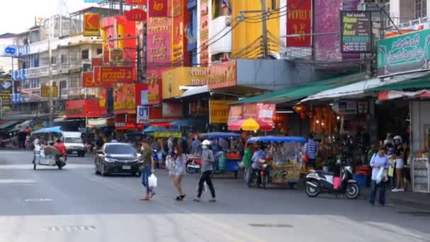 Tráfico por carretera y mercados en la calle de Pattaya, Tailandia — Vídeos de Stock