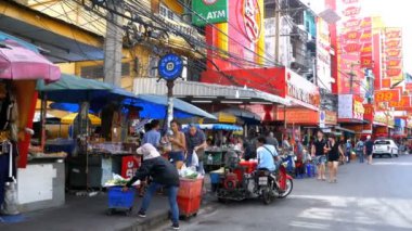 Karayolu trafik ve pazarlarda Street Pattaya, Tayland