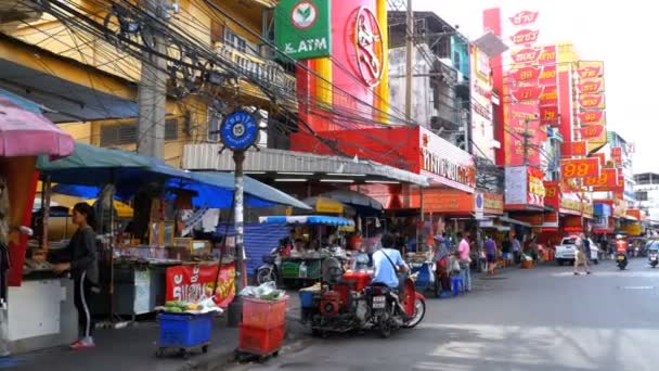Ruchu drogowego i rynków w Street Pattaya, Tajlandia — Wideo stockowe