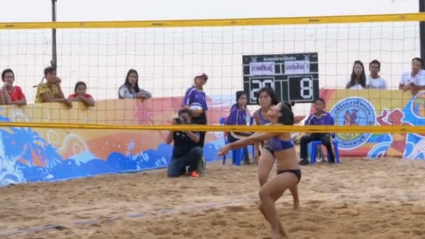 Жіноча пляжний волейбол чемпіонату в Таїланді. Повільний рух — стокове відео