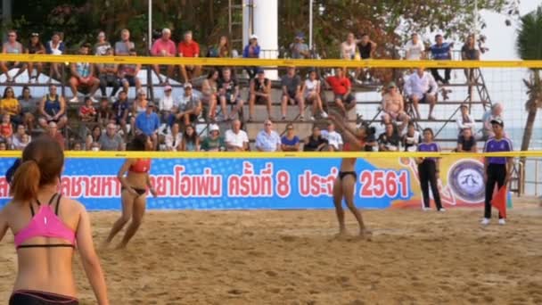 Dámské Beach volejbal mistrovství v Thajsku. Zpomalený pohyb — Stock video